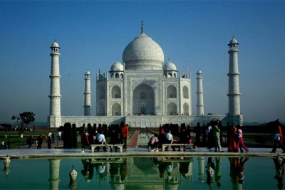 Pollution Threatens Taj Mahal