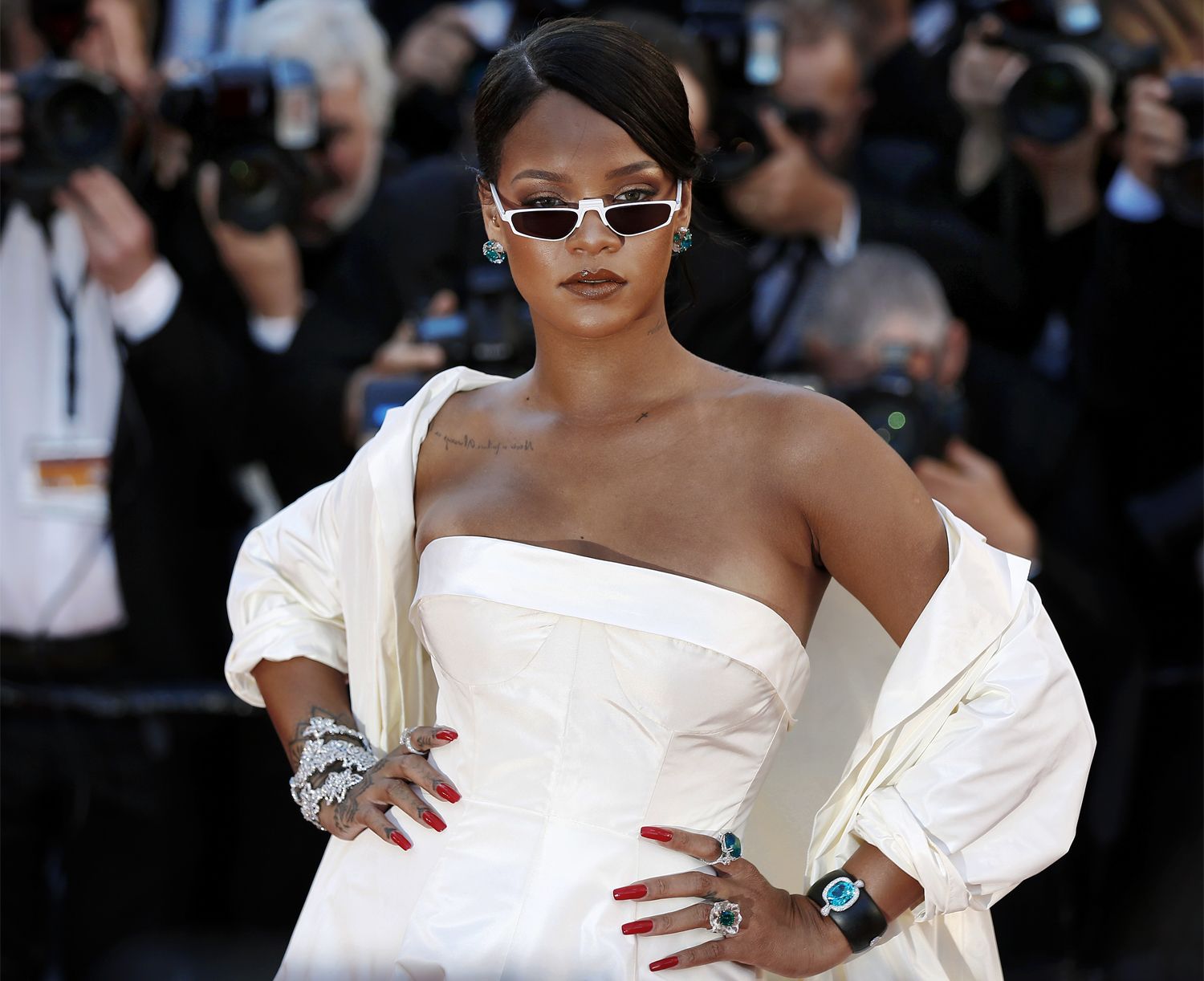 Celebs & StartUps: Rihanna's Billion Dollar Journey!  #Rihanna is now a  billionaire! 💸 In the first episode of #Celebs & #StartUps, we trace  #BadGirlRiRi's entrepreneurial life! 🤑 From a pop star